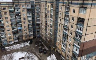 На Дніпровщині молода мати з дитиною випали з 10-го поверху (фото, відео)