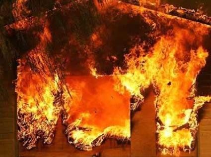 На Закарпатті у власній хаті жінка згоріла живцем (відео)