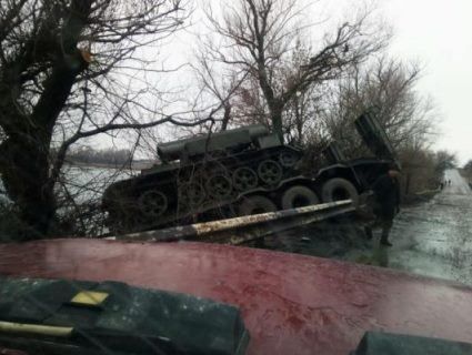 В тому, що на Херсонщині втонув військовий трал із технікою, звинуватили «партизанів з ОДА» і «нехлюїв з облради»