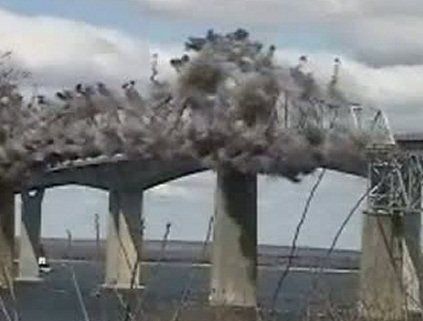 У Донецьку підірвали опори залізничного мосту