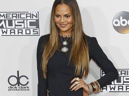 Мережу збурило відео зіткнення супермоделі та парасольки (відео)