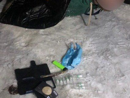 Пін-код або життя: на Київщині невідомий погрожував 18-річній дівчині смертельною вакциною