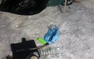 Пін-код або життя: на Київщині невідомий погрожував 18-річній дівчині смертельною вакциною