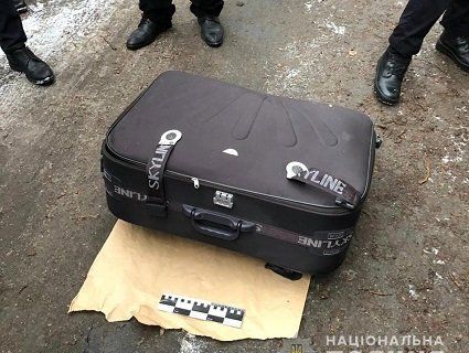 Моторошна знахідка у Дніпрі: у сміттєвому баку знайшли валізу з мертвою дівчиною