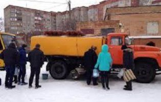 «Сухе» Різдво: у Квасилові четвертий день люди залишились без питної води (відео)