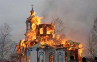 На Вінниччині священик спалив храм через… Томос