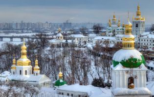 Московські попи повивозили із Києво-Печерської лаври цінні ікони (відео)