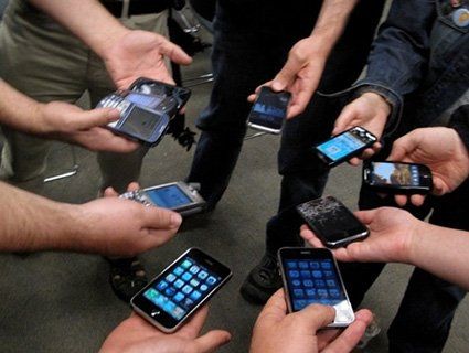 Чому в Україні інколи зникає мобільний зв'язок?