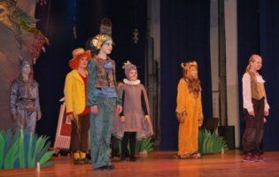 У Луцьку юні актори показали виставу «Чарівник в країні Оз» (ФОТО)