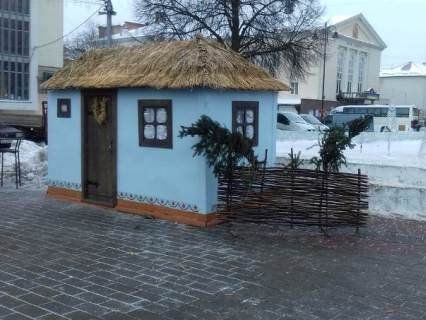 Центр Луцька готують до різдвяних фестивалів (ФОТО)