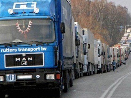 Від завтра Польща не буде пропускати вантажівки у трьох пунктах пропуску