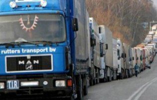 Від завтра Польща не буде пропускати вантажівки у трьох пунктах пропуску