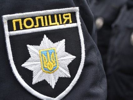 У Києві невідомі в масках блокували підрозділ поліції