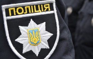 У Києві невідомі в масках блокували підрозділ поліції
