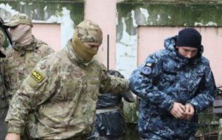 Українських полонених моряків привезли на суд до Москви (ВІДЕО)