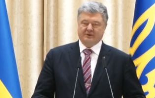 Петро Порошенко пообіцяв відремонтувати сільську дорогу на Волині (відео)