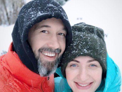 Голі в снігу: відомий український співак з дружиною виклав інтимне фото