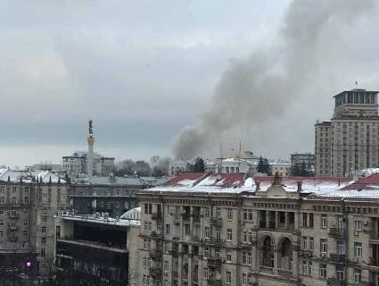 У Києві горить урядовий квартал (відео наживо)