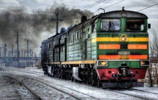 У Сумах невдалий самовбивця дивом лишився живий після удару поїзда (відео)