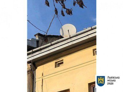 На Львівщині 18-річна дівчина постраждала від шматка цегли, який відпав з будинку