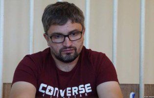 Кримський суд залишив під арештом обвинуваченого в «пропаганді тероризму» блогера