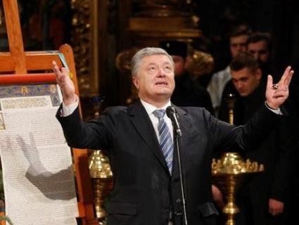 «Ідіть ви… до церкви»: у Черкасах  Порошенко проігнорував запитання про корупцію ( відео)