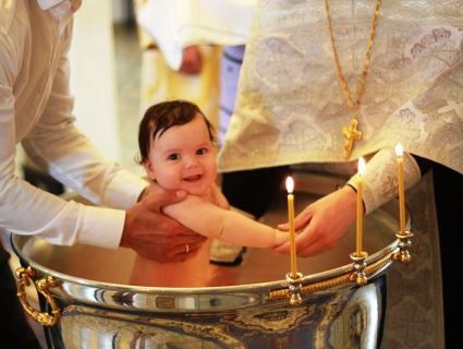 Хрещення дитини: все, що потрібно знати батькам та хресним