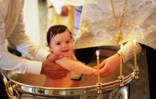 Хрещення дитини: все, що потрібно знати батькам та хресним