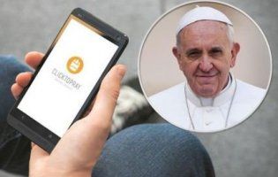 Папа Римський дозволив молитися через смартфон