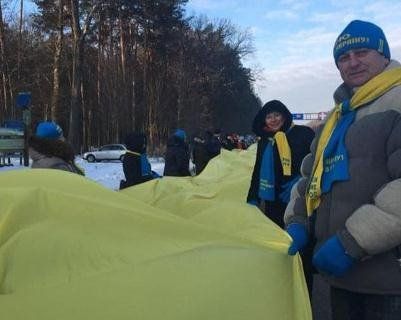 Прапором і живим ланцюгом об’єднали Волинь з Рівненщиною (фото)
