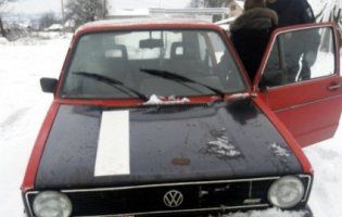 «Гарлі Квінн»: на Буковині перехопили викрадене авто із п’яною школяркою за кермом (фото)