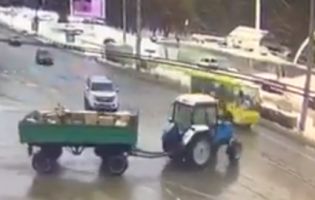 «Шукає, кого б угробити»: Мережу шокувало відео із вінницьким маршрутником-шумахером