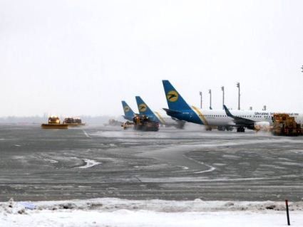 Пасажирам до уваги: через снігопади у «Борисполі» можливі затримки рейсів