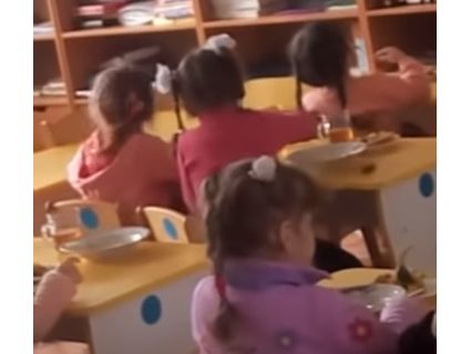 З дитсадка в Одесі з ганьбою звільнили нянечку, яка обзивала дітей дебілами (відео)