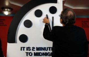 За дві хвилини до загибелі людства: зупинилися стрілки «годинника судного дня»
