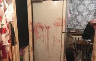 Квартира, заллята кров’ю: п’яний киянин влаштував «пекло» дружині і малолітній доньці (фото 18+)