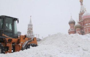 Небесна кара: на Москву налетіла грандіозна сніжно-крижана буря (відео)