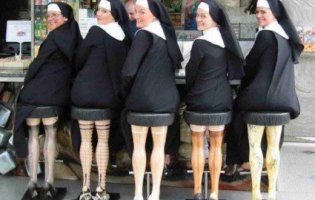 Соцмережі підкорені: веселі монашки переспівали хіт гурту Queen (відео)