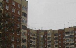 На Прикарпатті школяр вижив, випавши з вікна сьомого поверху