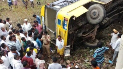 В Індії перекинувся автобус із 50 школярами