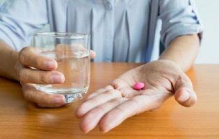 Чим краще запивати ліки, пояснила Супрун