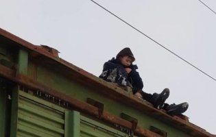 Знову зачепер: на Кіровоградщині підлітка шибнуло струмом на товарняку (фото)