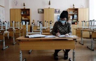 У райцентрі на Сумщині одразу 15 шкіл пішли на «грипозний» карантин (відео)