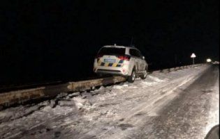 «Патрульний монорельс»: поліцейські потрапили у курйозну ДТП (фото)