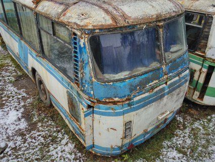 «Сарай на колесах»: українців возять напівзогнилими автобусами (відео)