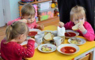 Хто заплатить за харчування дітей у дитсадках: нове рішення Луцькради