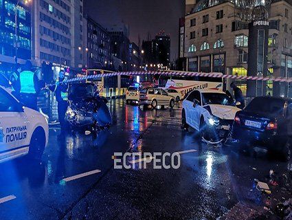У Києві зіткнулися 5 автівок: є постраждалі (ФОТО, ВІДЕО)
