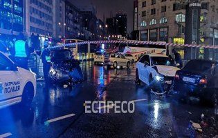 У Києві зіткнулися 5 автівок: є постраждалі (ФОТО, ВІДЕО)