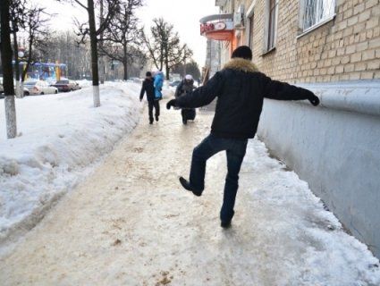Українцям розказали, як отримати компенсацію за травму на льоду