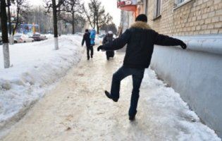 Українцям розказали, як отримати компенсацію за травму на льоду